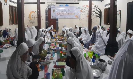 BMH Yogyakarta menyalurkan amanah dari para donatur berupa paket buka puasa untuk para santri tahfidz Hidayatullah Muntilan, Magelang.