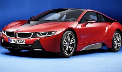 BMW i8 warna merah