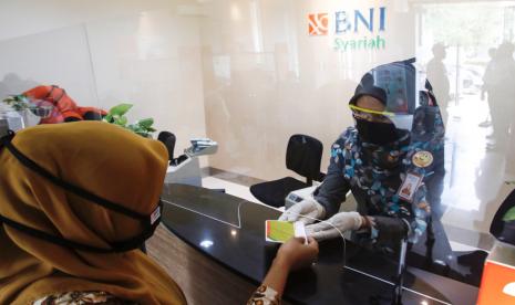 BNI Syariah meluncurkan beberapa program menarik dalam rangka implementasi Qanun Lembaga Keuangan Syariah. 