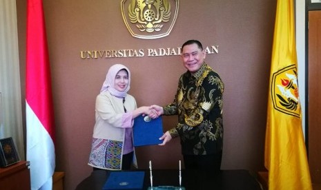 BNI Syariah menjalin kerja sama dengan Universitas Padjadjaran (Unpad) dalam rangka memperluas layanan keuangan untuk pendidikan.