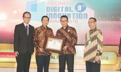 BNI Syariah meraih Innovative Company in Digital Islamic Service and Applications untuk kategori Islamic Banking dalam ajang Indonesia Digital Innovation Award 2018.