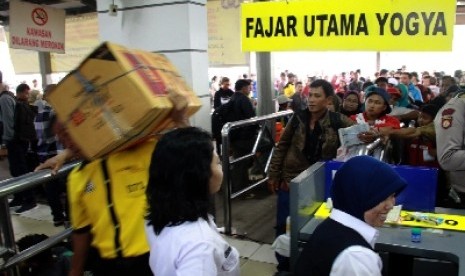 Boarding Pass di stasiun Pasar Senen, Jakarta.