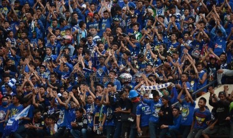 Bobotoh di Stadion Jalak Harupat Kabupaten Bandung.