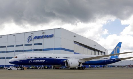 Produsen pesawat asal Brasil Embraer SA menghadapi masa ketidakpastian setelah ‘dibuang’ Boeing Co dengan meninggalkan perjanjian senilai 4,2 miliar dolar AS di tengah pandemi virus corona (Covid-19). Tapi, perusahaan tidak mengesampingkan rencana mencari bailout atau pemberian dana langsung.