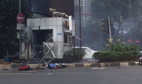 A bomb exploded at the police post at MH Thamrin street, Central Jakarta Pusat, Thursday (January 14).