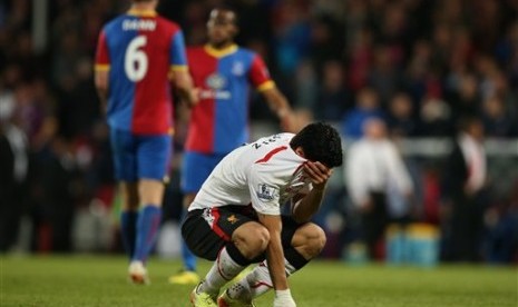 Bomber Liverpool, Luis Suarez tak kuasa membendung air mata usai timnya ditahan imbang Crystal Palace 3-3 pada lanjutan Liga Primer Inggris, Selasa (6/5) dini hari WIB. Sebelumnya, The Reds sempat unggul terlebih dahulu 3-0.