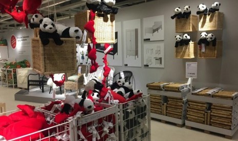 Boneka buatan Indonesia yang dijual di IKEA.