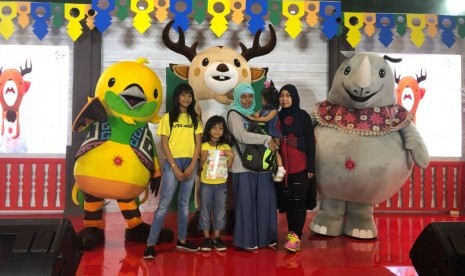 INASGOC booth at Jakarta Fair Kemayoran promotes the Asian Games 2018.