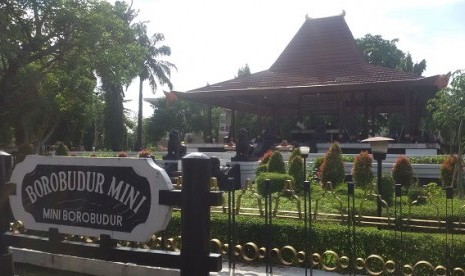 Borobudur mini di TMII, Jakarta-Timur