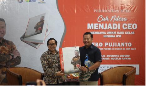 CEO SKB Food Tbk, Eko Pujianto; dan penulis buku,Rochmad Widodo, saat peluncuran buku Cah Ndeso Menjadi CEO; Membawa UMKM Naik Kelas Hingga IPO.