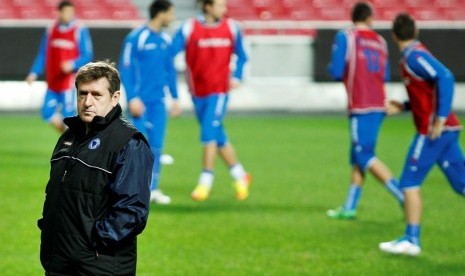 Bosnia's soccer team coach Safet Susic attends a training session Monday, Nov. 14, 2011 at the Luz stadium in Lisbon. Bosnia will play with Portugal in their second leg Euro 2012 playoff soccer match Tuesday