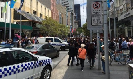 Bourke Street, salah satu jalanan utama kota Melbourne ditutup setelah mobil menabraki sejumlah pejalan kaki.