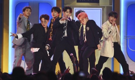 Boyband BTS sukses besar dengan lagu pertamanya yang berbahasa Inggris, Dynamite.