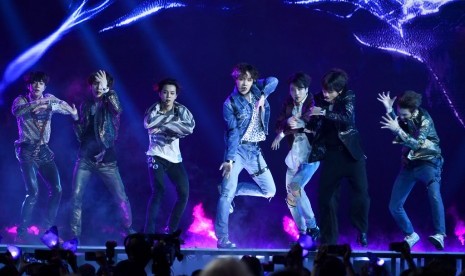 Boyband BTS di panggung Billboard Music Awards 2018 di Las Vegas.