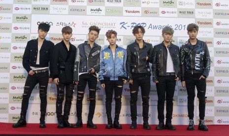 Boyband IKON dengan B.I (ketiga dari kiri), yang kini sudah keluar dari band tersebut. IKON akan kembali meramaikan industri baru dengan merilis video musiknya.