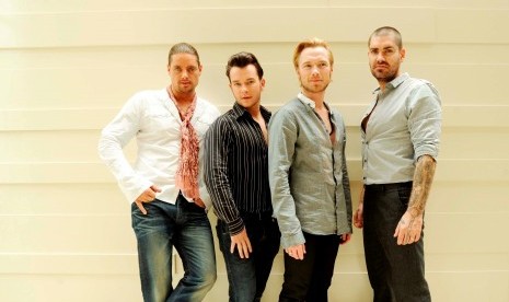 Boyzone. Foto menunjukkan formasi lama Boyzone di tahun 2008. Dari kiri, Shane Lynch, Stephen Gately, Ronan Keating, dan Keith Duffy.