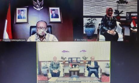 BP Jamsostek Serahkan 12,4 Juta Data Pekerja Penerima BSU. Foto: Konferensi pers virtual BP Jamsostek dan Kemenaker terkait perkembangan penyaluran BSU, Kamis (1/10).