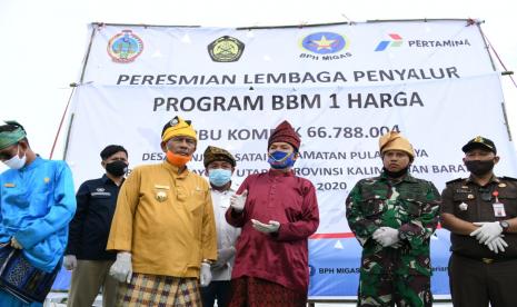 BPH Migas bersama Pertamina meresmikan Program BBM 1 Harga SPBU Kompak 66.788.004 Desa Tanjung Satai, Pulau Maya, Kabupaten Kayong Utara Kalimantan Barat, Rabu (17/6). 