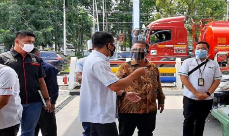 BPH Migas menyampaikan sosialisasi mengenai pengendalian penyaluran jenis BBM tertentu oleh badan usaha pelaksana penugasan pada konsumen pengguna transportasi, kendaraan angkutan orang atau barang, sebagaimana diatur oleh Keputusan Kepala badan Pengatur Hilir Minyak dan Gas Bumi (BPH Migas) No.04/P3JBT/BPH MIGAS/KOM/2020.