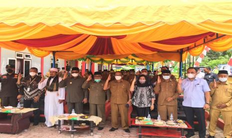  BPIP yang diwakili Direktur Hubungan Antar Lembaga dan Kerjasama Elfrida Herawati Siregar turut hadir bersama Bupati Aceh Barat H. Ramli MS ke Gampong Gaseu dalam rangka penguatan nilai-nilai Pancasila pada Gampong Muslimin Aceh Barat di Kecamatan Sungai Mas. 