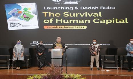 BPJamsostek Berbagi Pengalaman Lewat Penulisan Buku,. Foto: Peluncuran buku bertajuk “The Survival of Human Capital: Memanusiakan Manusia Memasuki Era New Normal”, Jumat (22/1).