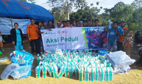 BPJS Ketenagakerjaan memberikan bantuan logistik bencana gempa Solok Selatan sinergi dengan Rumah Zakat Action.  