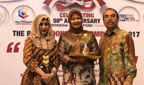 BPJS Ketenagakerjaan menerima penghargaan bergengsi sebagai The Best Indonesian Insurance Company 2017 dari majalah Economic Review.