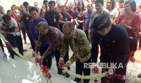 BPJS Ketenagakerjaan Resmikan Kantor Baru dan Taman Kota di Gianyar) BPJS Ketenagakerjaan Cabang Bali di Gianyar meresmikan gedung kantor baru dan taman kota untuk masyarakat yang beralamat di Jalan Dharma Giri Bypass Buruan. 