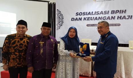 BPKH bersama anggota Komisi VIII DPR, Delmeria Sikumbang, menggelar Sosialisasi Biaya Penyelenggaraan Ibadah Haji (BPIH) dan keuangan haji, di Solok, Sumbar.