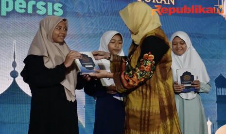 BPKH dengan mitra kemaslahatan melaksanakan program berkah Ramadhan dengan membagikan mushaf Alquran.