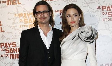 Brad Pitt dan Angelina Jolie. Laporan FBI beberkan alasan yang memicu perceraian Angelina Jolie dan Brad Pitt. (ilustrasi)