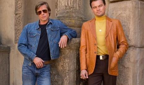 Brad Pitt dan Leonardo Dicaprio dalam Once Upon A Time in Hollywood. 