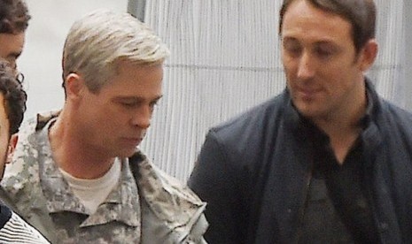 Brad Pitt miliki rambut abu-abu