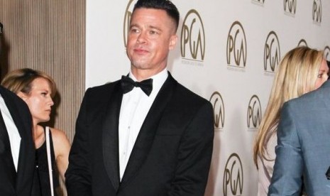 Brad Pitt Muncul Dengan Rambut Gaya Baru