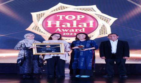 Brand es krim produksi PT Unilever Indonesia Tbk, Walls, meraih penghargaan TOP HALAL AWARD 2023 yang diselenggarakan oleh Indonesia Halal Training and Education Center (IHATEC) Marketing Research 2023. Apresiasi Ini merupakan tahun kedua Es Krim Wall’s meraih posisi pertama kategori es krim dengan skor 9,755 dari skor maksimal 10,000 pada survei Top Halal Index. 