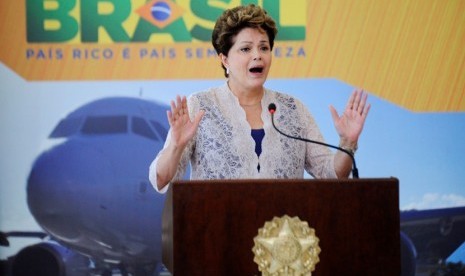 Brazil's President Rousseff gestures during the launching ceremony of an investment plan at airports in Brasilia