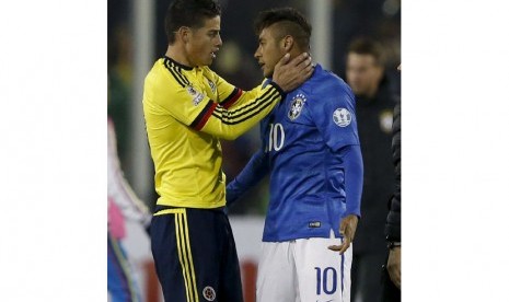 Brazilian striker Neymar Jr. (R) and Colombian midfielder James Rodriguez greet eachother at the end of the Copa America 2015 Group C match between Brazil and Colombia, at Estadio Monumental David Arellano in Santiago de Chile, Chile, 17 June 2015.