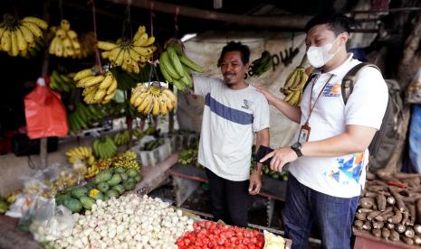 BRI Insurance (BRINS) mendukung pengembangan usaha mikro, kecil, menengah (UMKM) di Indonesia melalui asuransi mikro. 