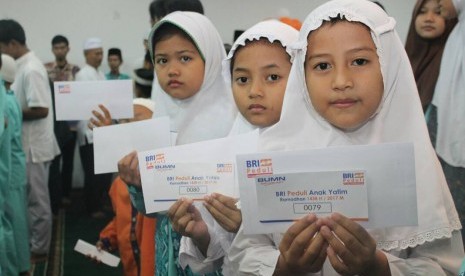 BRI Kanwil Jakarta 1 memberikan santunan bagi 200 anak yatim dalam Program BRI Peduli terhadap Anak Yatim