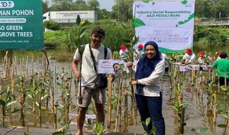 BRI Life Bersama 27 perusahaan anggota Asosiasi Asuransi Jiwa Indonesia (AAJI) ikut melakukan penanaman 2.000 bibit pohon mangrove di Pantai Indah Kapuk (PIK) dan Pulau Tidung, Jakarta.