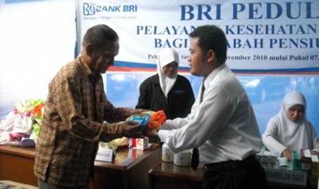 BRI memberi bantuan pada korban Merapi