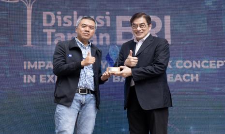 BRI mengusung konsep hybrid bank hingga ke pelosok Indonesia demi memberi kenyamanan pada nasabah.