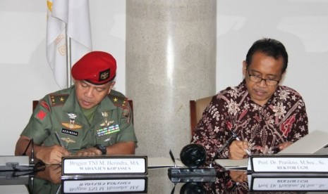 Brigjen Muhammad Herindra (kiri) menjabat Danjen Kopassus.