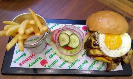 Brisket Beef Burger dari Applebee's.