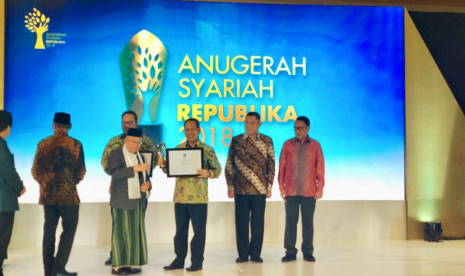 BRIsyariah meraih penghargaan The Most Innovative Sharia Bank, Anugerah Syariah Republika 2018.