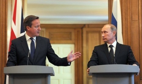 Britain's Prime Minister David Cameron (left) and Russia's President Vladimir Putin hold a joint news conference in 10 Downing Street, central London June 16, 2013. The two leaders met ahead of the G8 summit in Northern Ireland. 