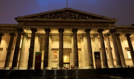 British Museum pada malam hari.