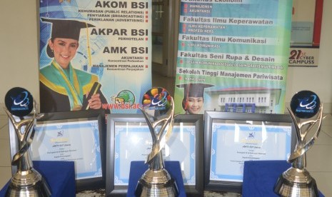 BSI berhasil meraih penghargaan dalam pemeringkatan Perguruan Tinggi Swasta (PTS) oleh Kopertis Wilayah III Jakarta. 