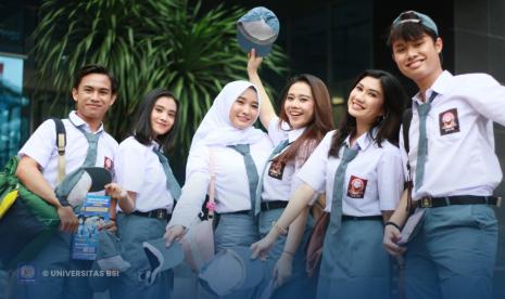 Buat kalian, generasi muda yang suka berkompetisi dan haus gelar juara, ayo ikuti Olmpiade Akuntansi (OAK) 2022 yang diselenggarakan oleh SMK 3 Tegal, bekerja sama dengan Universitas BSI (Bina Sarana Informatika) kampus Tegal