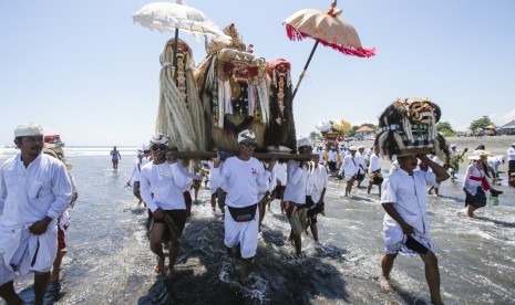 Budaya Bali menjadi salah satu daya tarik wisatawan ke Pulau Dewata.